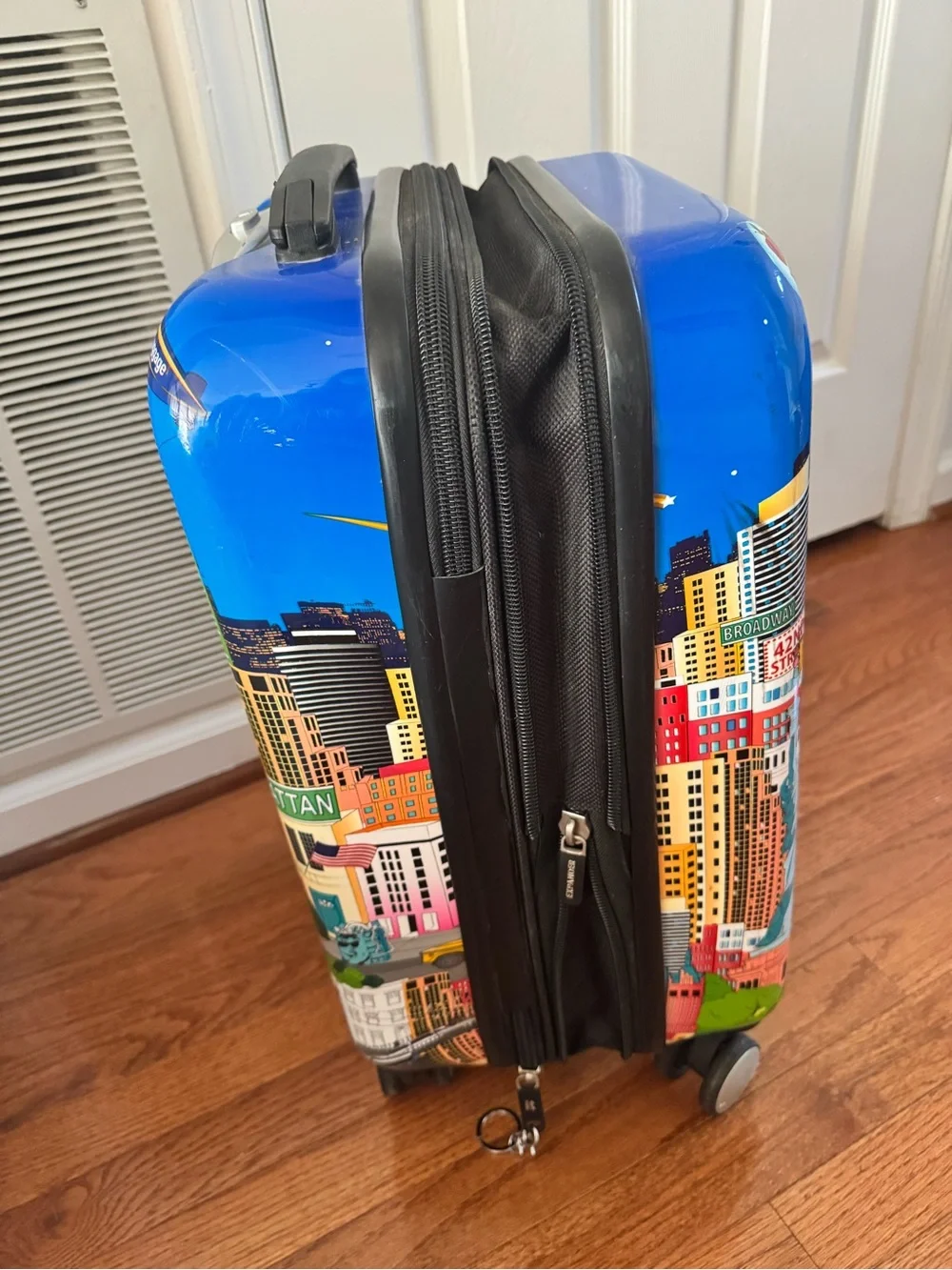 Kids it Luggage 22” NYC Hardside Spinner Suitcase